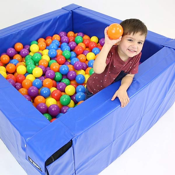 Baby play outlet ball pit